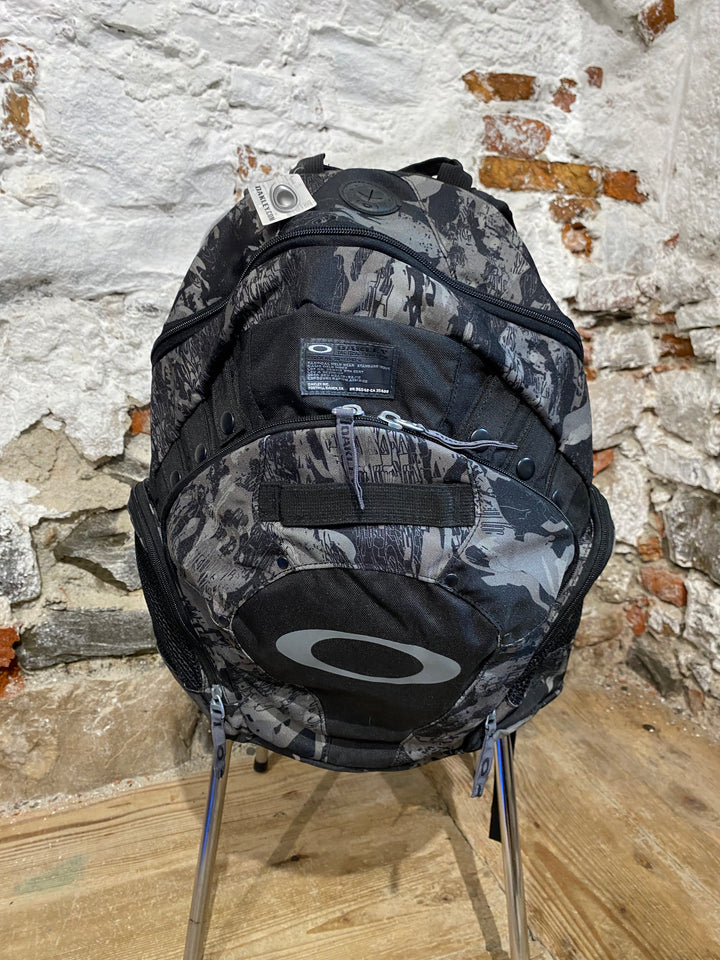 Oakley Planet Pack Back Bag Black Tiger Camo 18 Liter
