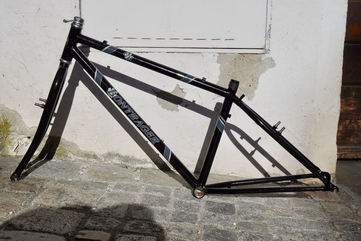 OR private frame in black