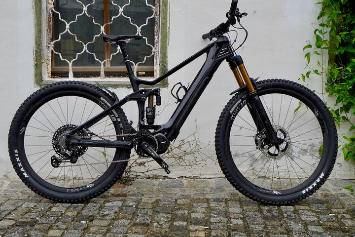 eOne Sixty 10K Carbon matte black