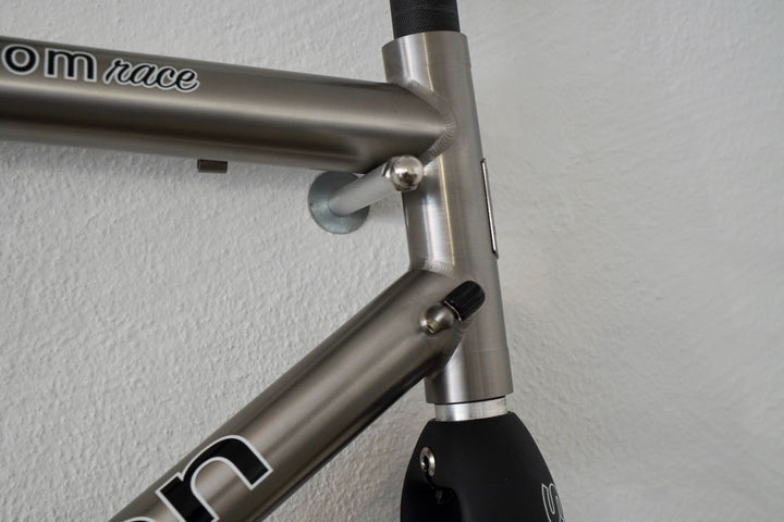 AXIOM Race Titanframe