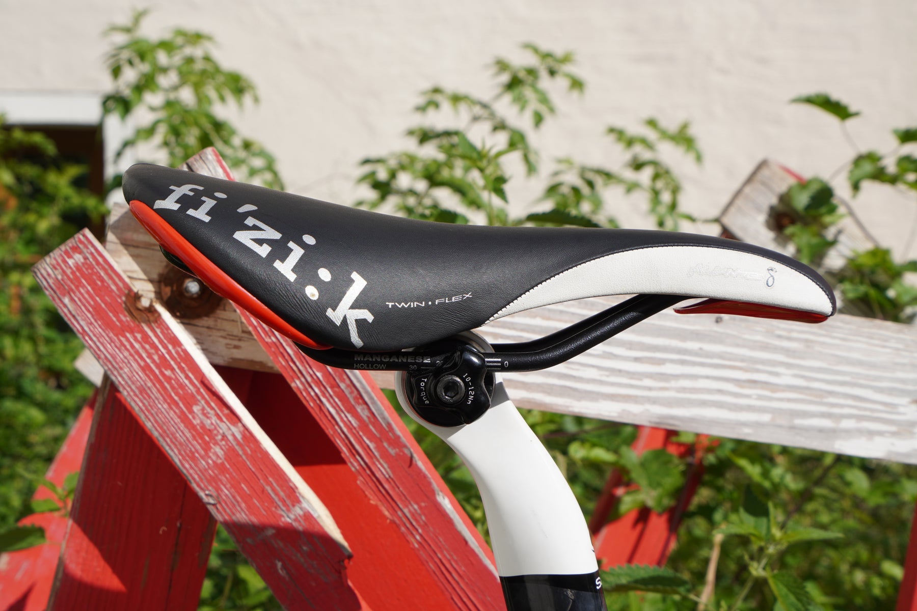 Fizik Aliante Gamma Manganese Saddle Red Cheap Fizik Aliante Mtb