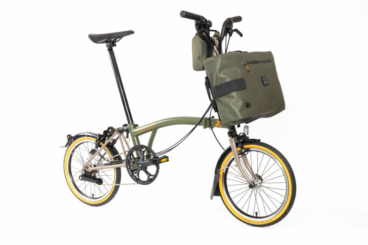 BROMPTON 　タペストリー　非売品 BromptonXBearGrylls2.jpg?v=
