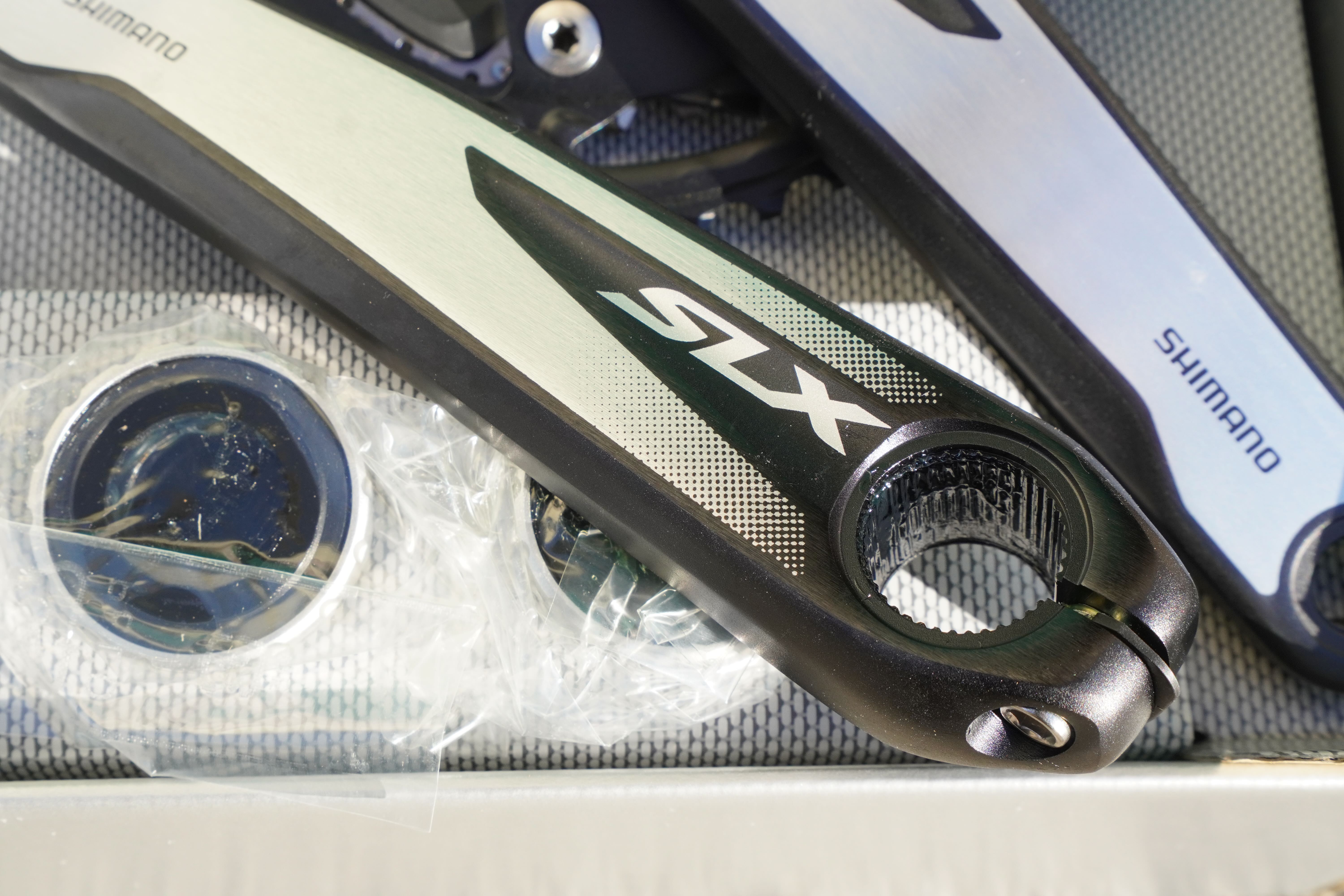 Shimano Crankset/Kurbel FC-M670 mit Lager – Grundtner