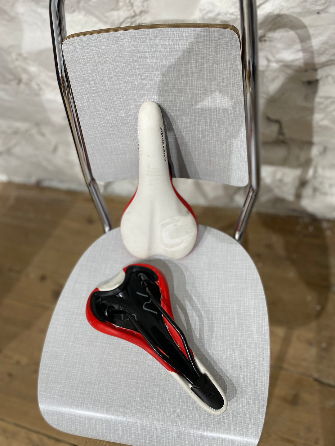 Saddle Cannondale rot-weiß