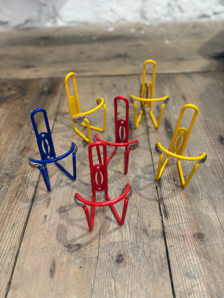 Flaschenhalter Elite in Legofarben: gelb, rot, blau