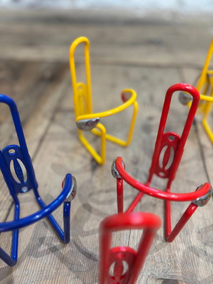 Flaschenhalter Elite in Legofarben: gelb, rot, blau