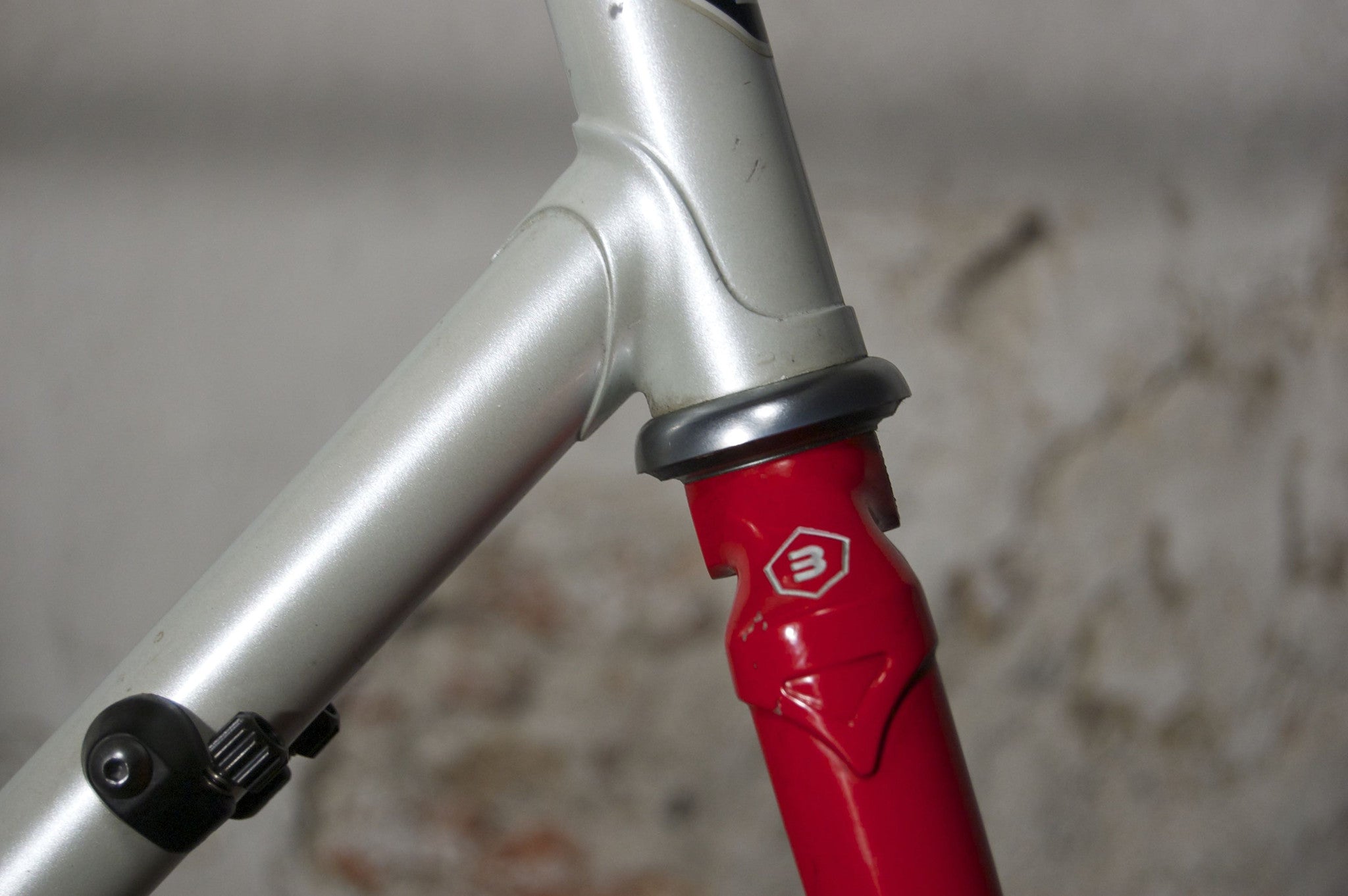 Coral Black-Pearlwhite-Red – Grundtner