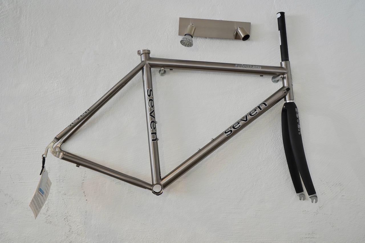 AXIOM Race titanium frame Grundtner